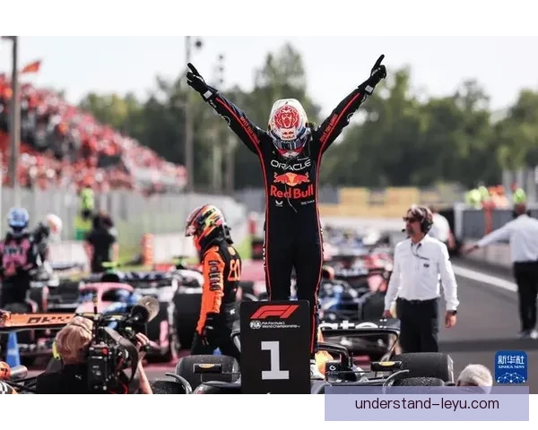 F1赛季最新战报解析各车队竞争态势与明星车手表现