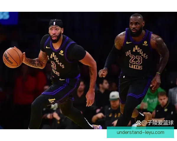 NBA最新动态：詹姆斯伤情更新湖人队季后赛前景面临考验