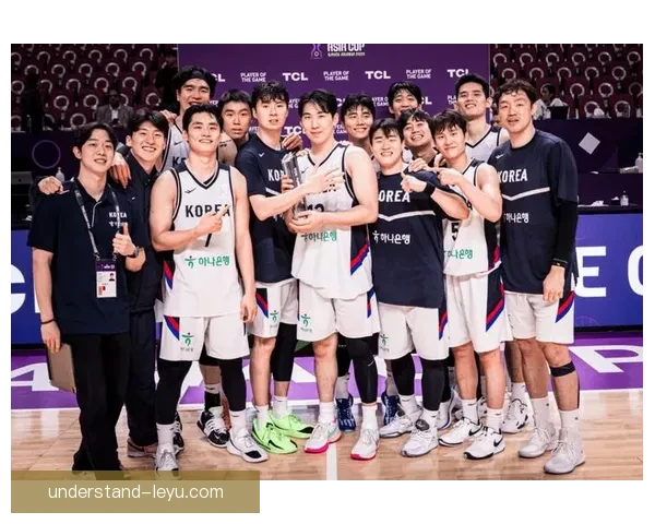 中国男篮新赛季首战告捷 力克劲旅展现强大团队实力