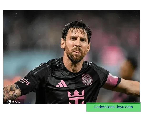 梅西加盟迈阿密国际后首次亮相表现惊艳，足球世界迎来新传奇篇章